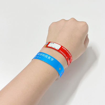 カスタムプロモーション ギフトアイテム ロゴ ヴィニール PVC 腕帯 L 形 一層 PVC 防水 色紙 腕帯