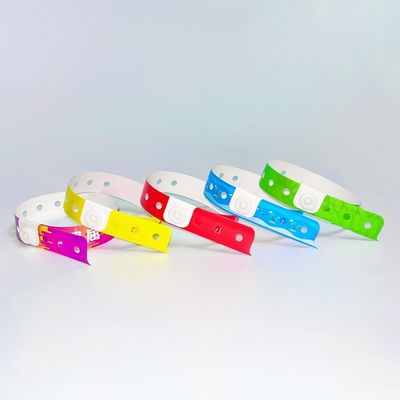 カスタムプロモーション 防水ビニール PVC 腕帯 L 形 一層 PVC 防水 彩色の紙腕帯