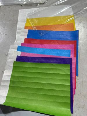 イベント カスタム タイベック ブレスレット バーコード 番号 防水 プール パーティー 識別 入場 入場 紙の腕帯