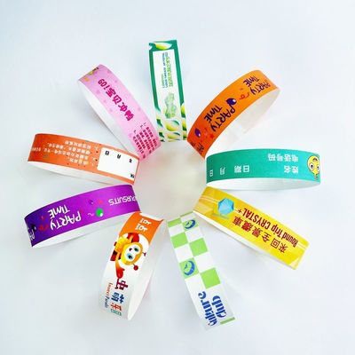 娯楽イベントや遊園地用の Tyvek リストバンド
