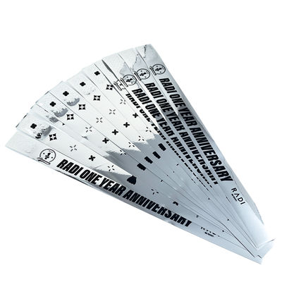 ファッショナブルなグリッターパーティの腕帯 プラスチックバンドでイベントに輝きを加える