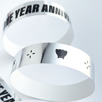 ユニセックス プラスチック カラー ロゴ カスタム サービス イベント グリッター ホログラフィック リストバンド (プラスチック)